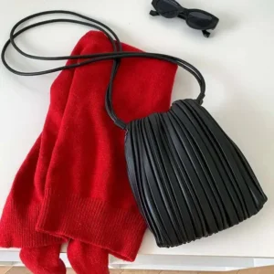 Woven French pleated texture bag spring and summer new Korean version niche design candy color magnetic small square bag women - Image 5